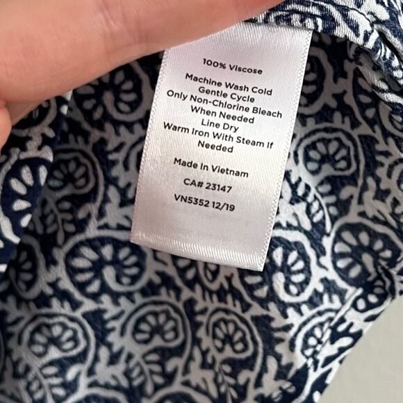 Talbots Women’s Navy White Viscose Paisley Wrap Blouse Medium - Picture 6 of 7
